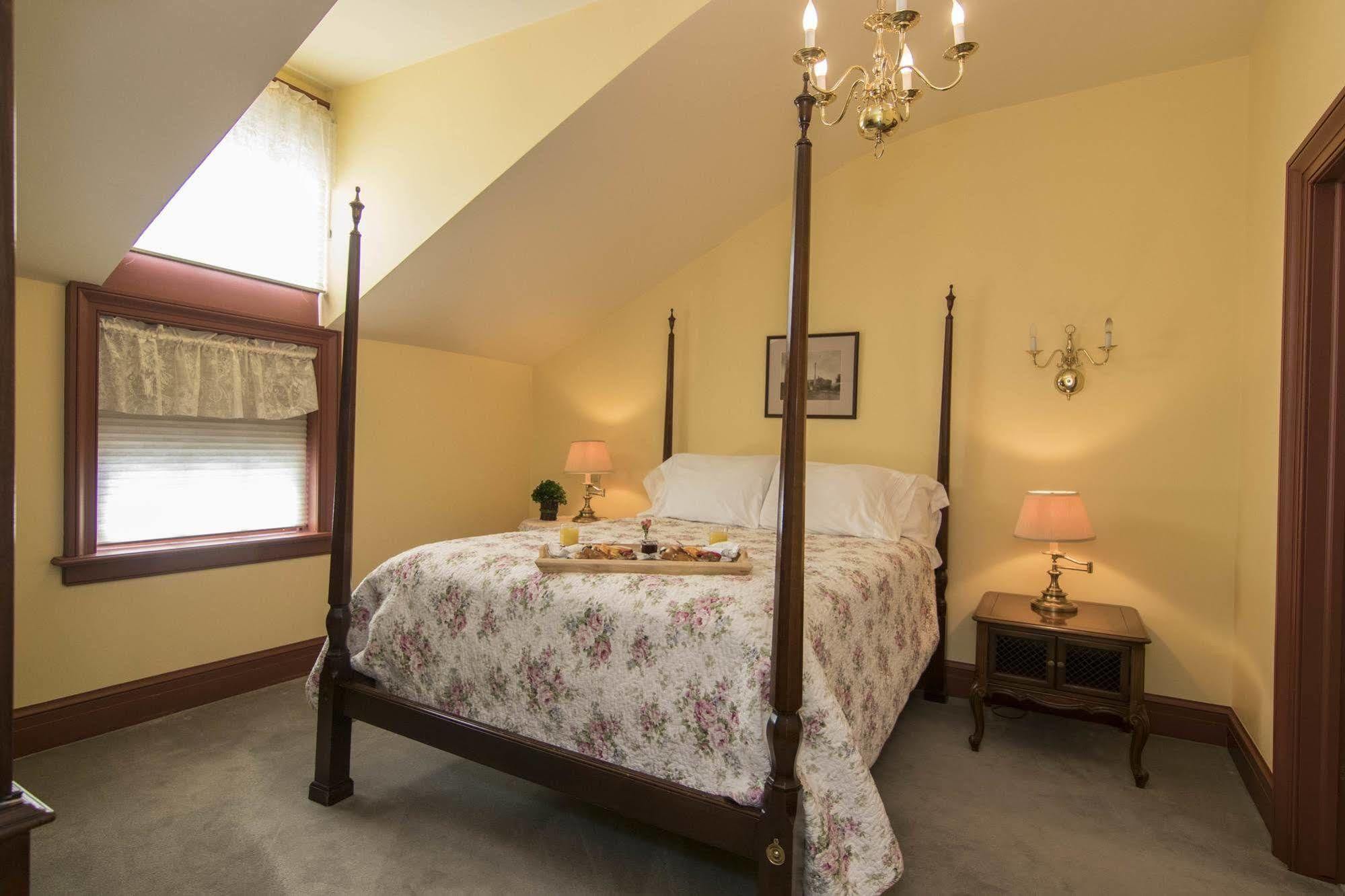 The Rochester Inn Sheboygan Falls Kültér fotó